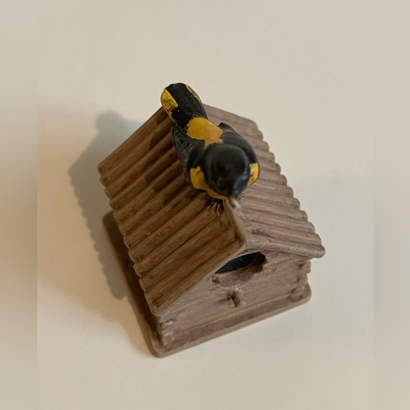 Baltimore Oriole On Log Cabin Garden Birdhouse Thimble Collection
by LENOX - Picture 4 of 7